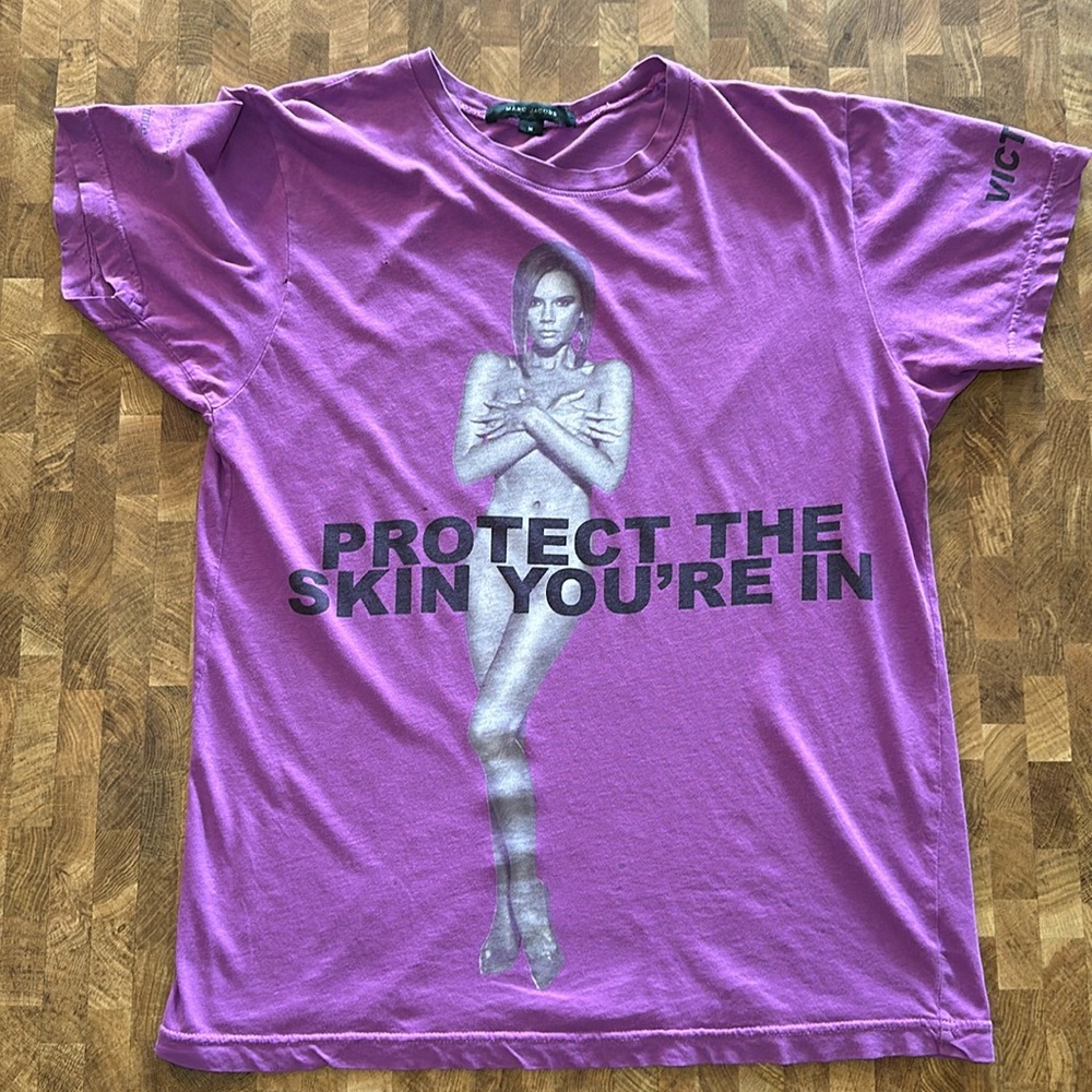 MARC JACOBS Victoria Beckham / “Protect The Skin You’re In” T-shirt